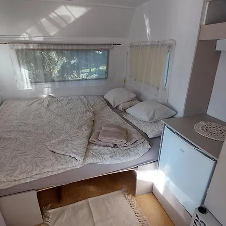 ラグジュアリーテント Glamping Pod Smrkem カルロヴィ・ヴァリ